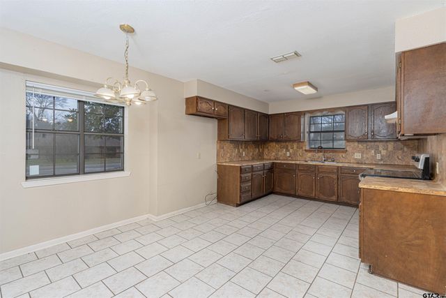 400 Brigadoon, Tyler, TX 75703