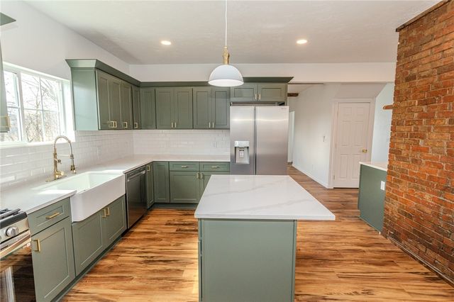 325 Laughlin St, Dawson, PA 15428