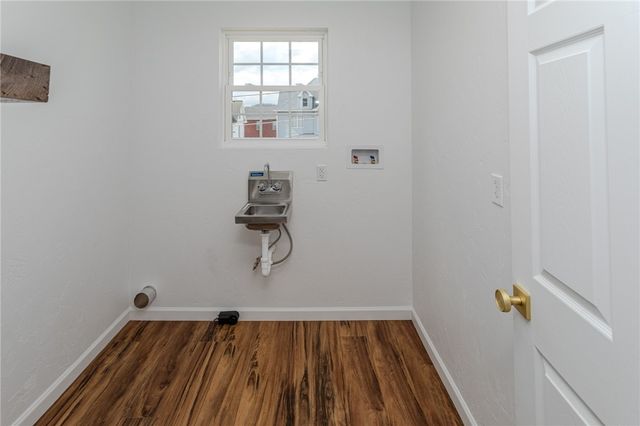 325 Laughlin St, Dawson, PA 15428