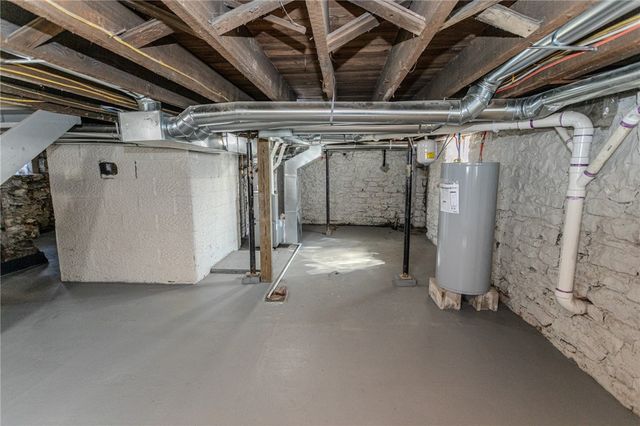 325 Laughlin St, Dawson, PA 15428