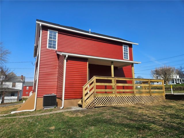 325 Laughlin St, Dawson, PA 15428