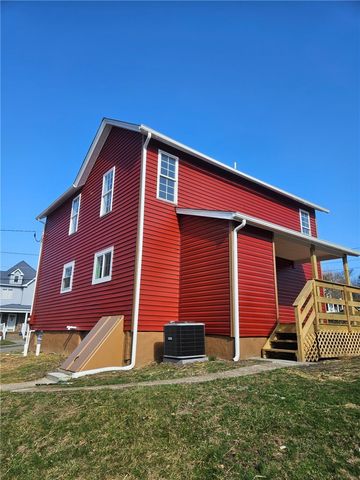 325 Laughlin St, Dawson, PA 15428