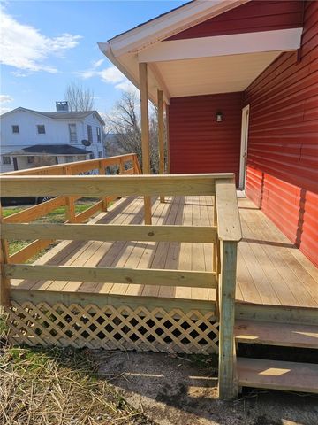 325 Laughlin St, Dawson, PA 15428