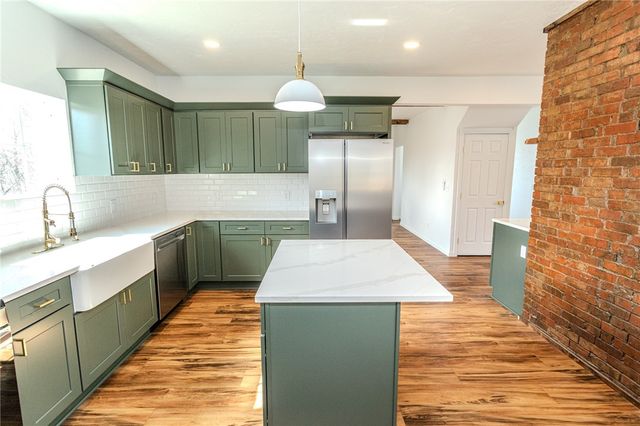 325 Laughlin St, Dawson, PA 15428