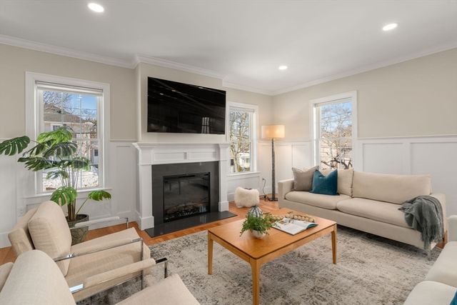 211 Florence Ave, Arlington, MA 02476