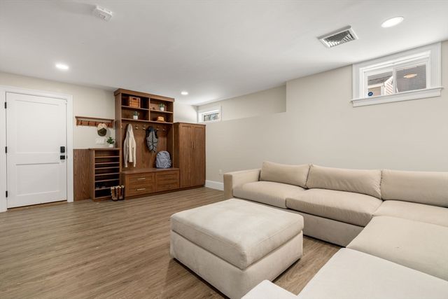 211 Florence Ave, Arlington, MA 02476