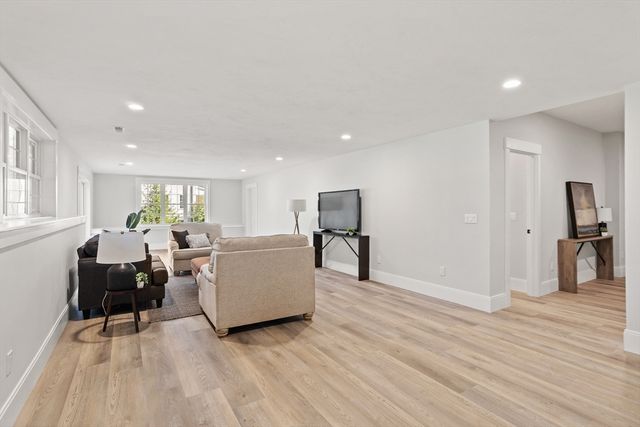236-1 Bolton Rd, Harvard, MA 01451