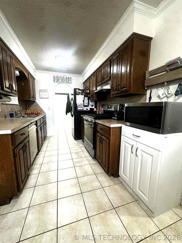 117 W 9th Place S, Claremore, OK 74017