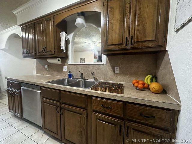 117 W 9th Place S, Claremore, OK 74017