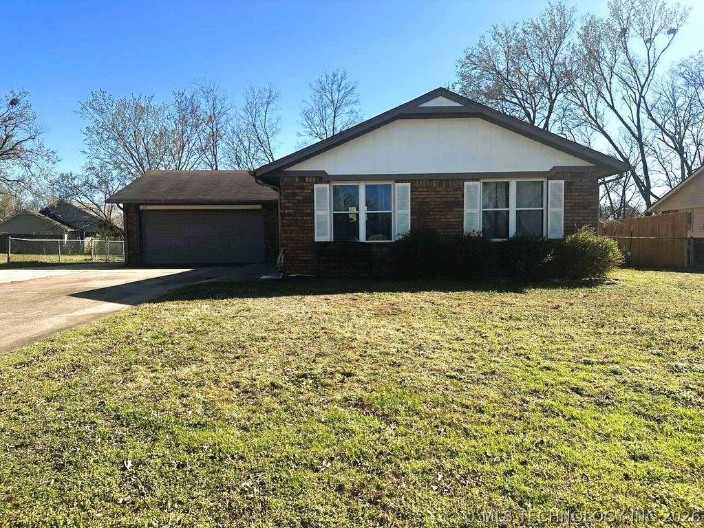117 W 9th Place S, Claremore, OK 74017