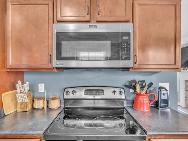 1037 Ishee Dr, Clarksville, TN 37042