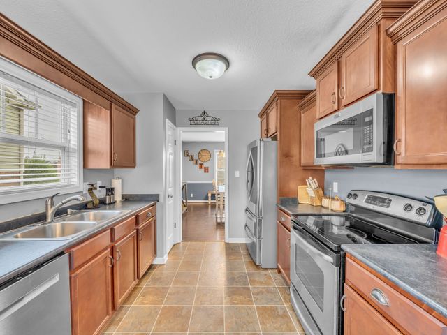 1037 Ishee Dr, Clarksville, TN 37042