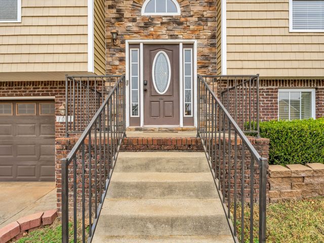 1037 Ishee Dr, Clarksville, TN 37042