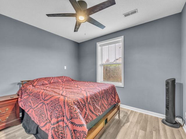 1037 Ishee Dr, Clarksville, TN 37042