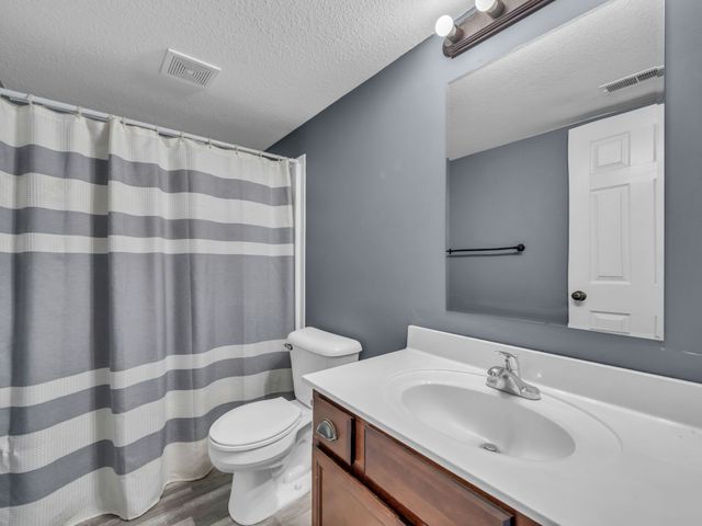 1037 Ishee Dr, Clarksville, TN 37042