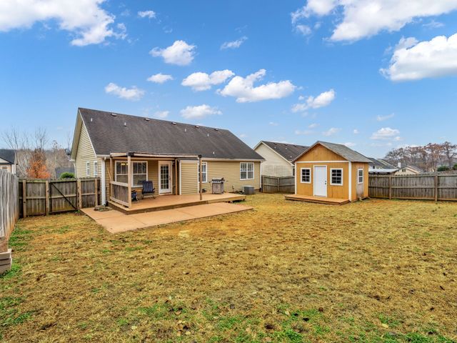 1037 Ishee Dr, Clarksville, TN 37042