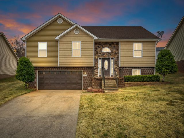 1037 Ishee Dr, Clarksville, TN 37042