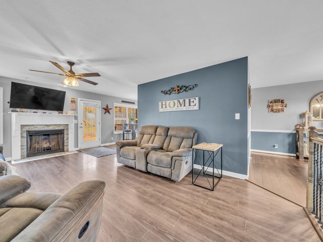 1037 Ishee Dr, Clarksville, TN 37042