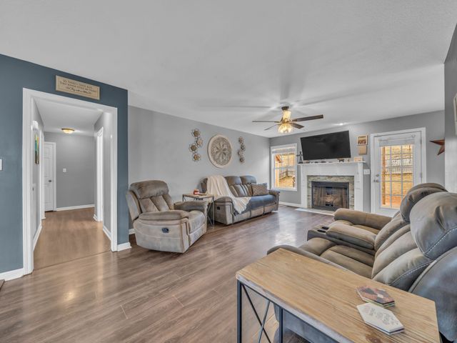 1037 Ishee Dr, Clarksville, TN 37042