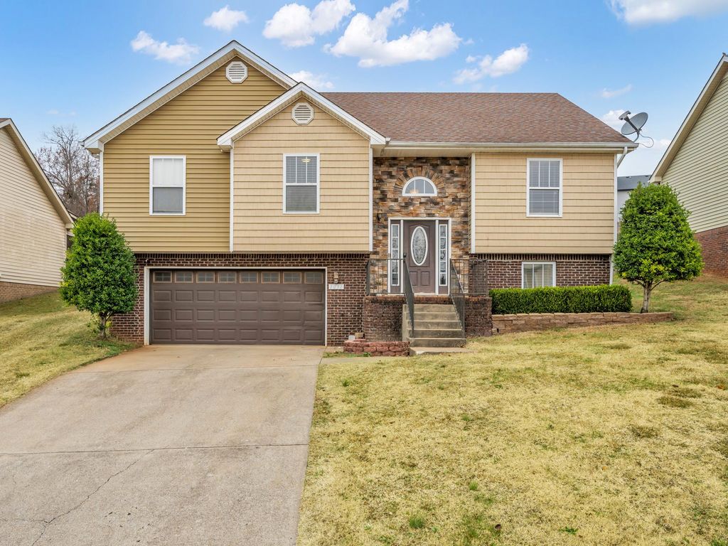 1037 Ishee Dr, Clarksville, TN 37042