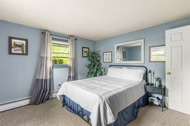 8 Hampden Road, Bristol, RI 02809