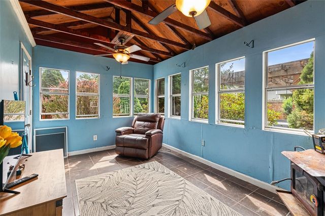 8 Hampden Road, Bristol, RI 02809