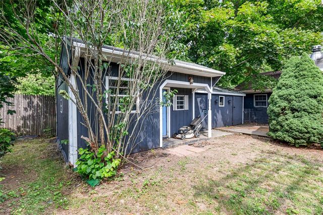 8 Hampden Road, Bristol, RI 02809