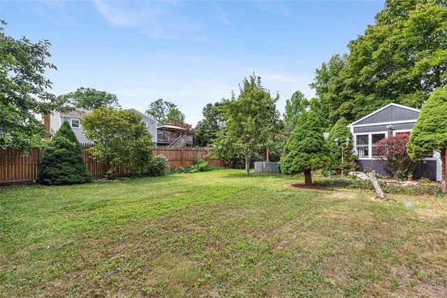 8 Hampden Road, Bristol, RI 02809