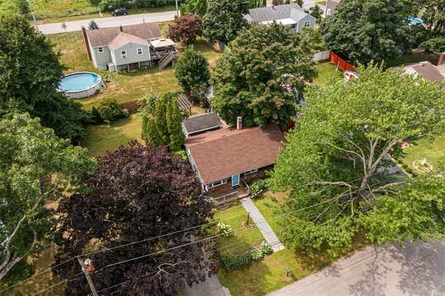 8 Hampden Road, Bristol, RI 02809