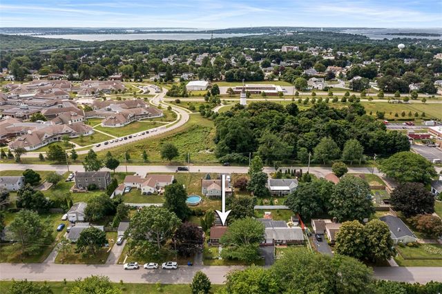 8 Hampden Road, Bristol, RI 02809