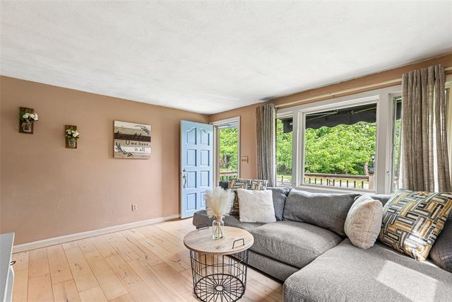 8 Hampden Road, Bristol, RI 02809