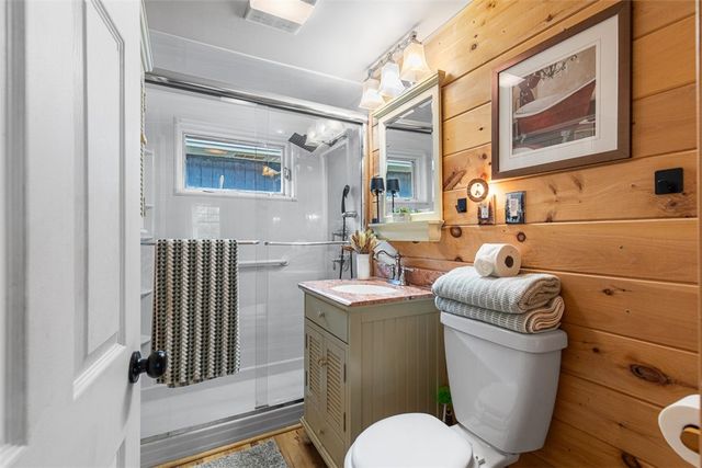 8 Hampden Road, Bristol, RI 02809