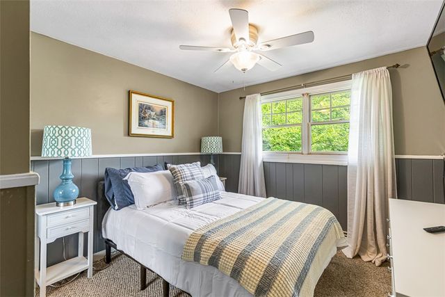8 Hampden Road, Bristol, RI 02809