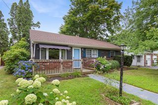 8 Hampden Road, Bristol, RI 02809