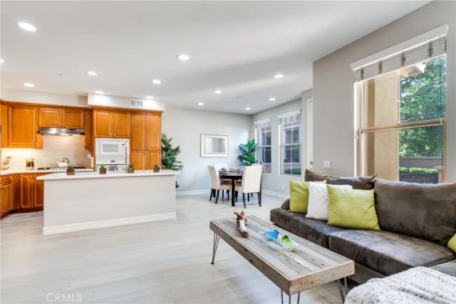 198 Guinevere, Irvine, CA 92620