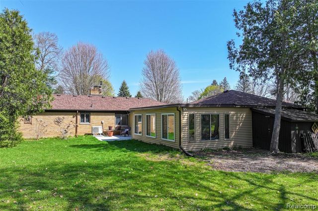 6214 Hugh Street, Burton, MI 48509