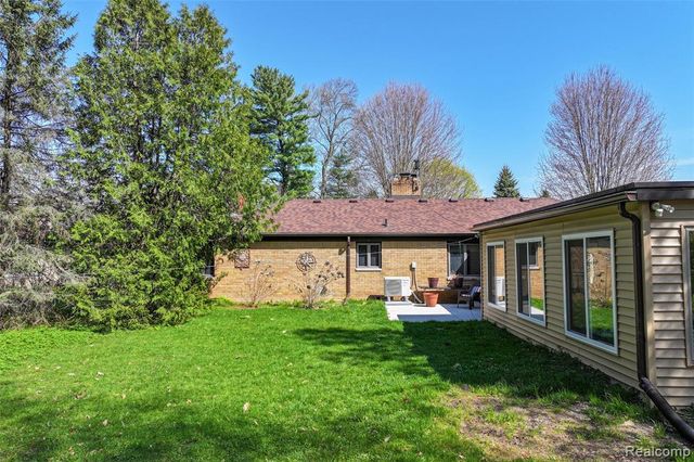 6214 Hugh Street, Burton, MI 48509