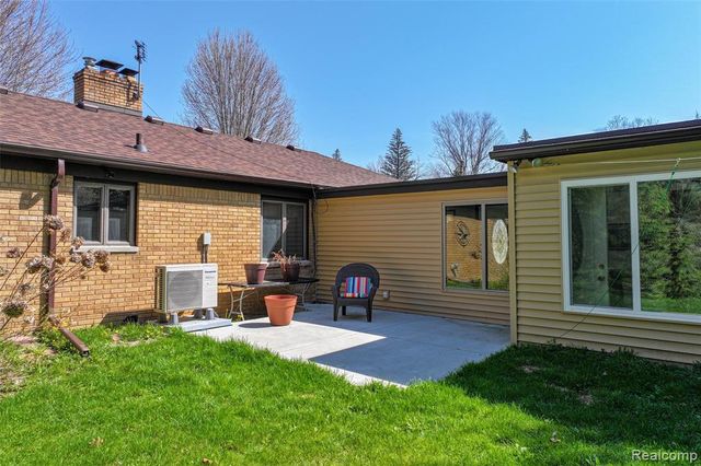 6214 Hugh Street, Burton, MI 48509