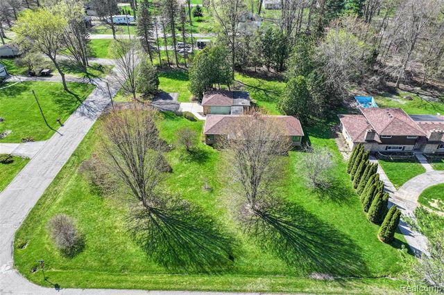 6214 Hugh Street, Burton, MI 48509