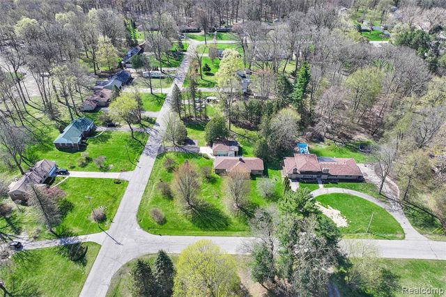 6214 Hugh Street, Burton, MI 48509