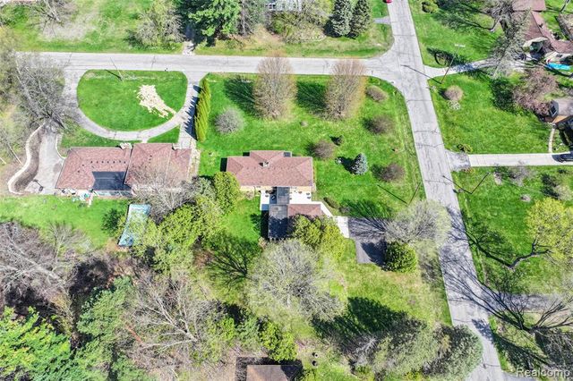 6214 Hugh Street, Burton, MI 48509