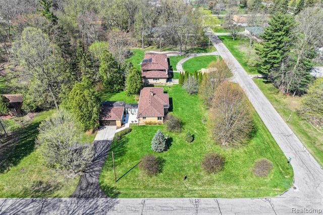 6214 Hugh Street, Burton, MI 48509