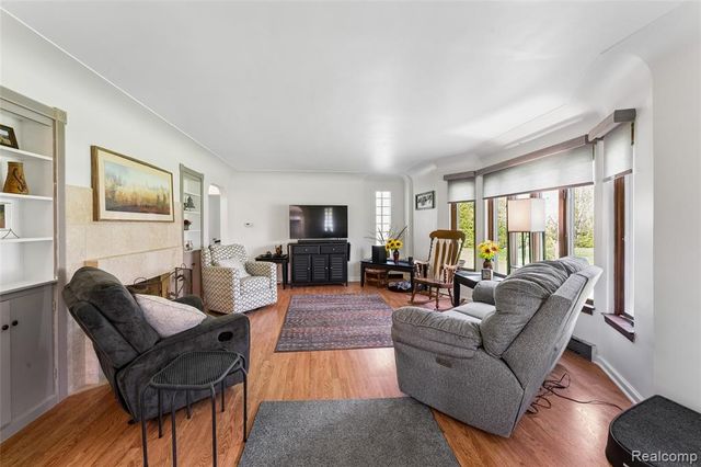 6214 Hugh Street, Burton, MI 48509