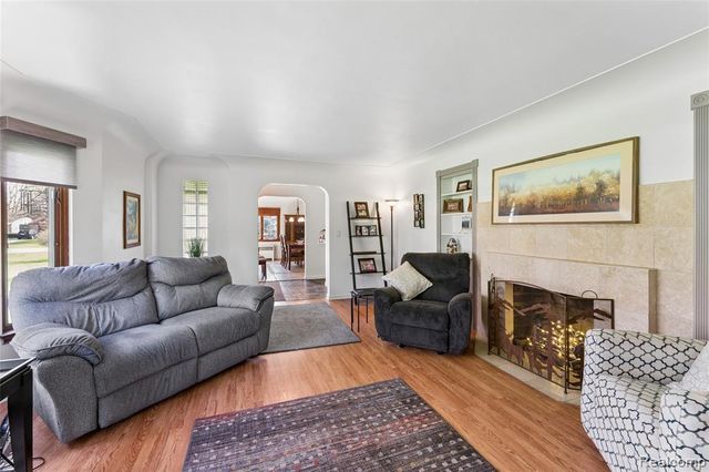 6214 Hugh Street, Burton, MI 48509