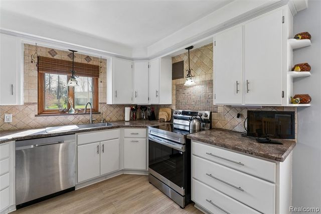 6214 Hugh Street, Burton, MI 48509