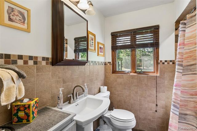 6214 Hugh Street, Burton, MI 48509