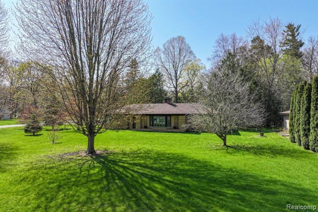 6214 Hugh Street, Burton, MI 48509