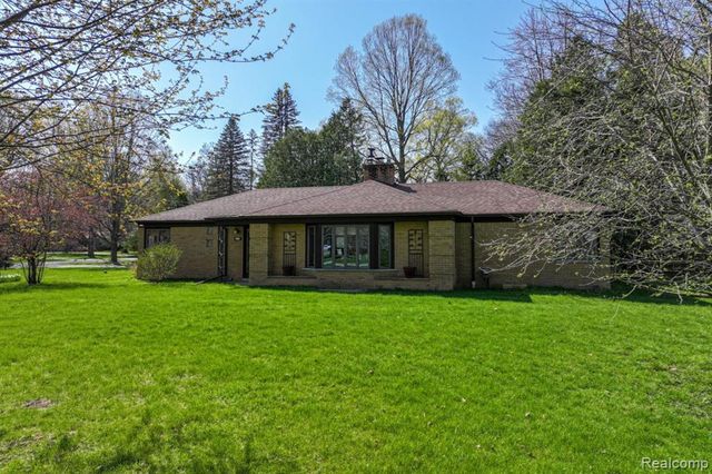6214 Hugh Street, Burton, MI 48509