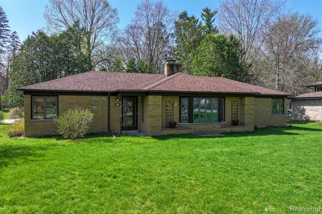 6214 Hugh Street, Burton, MI 48509