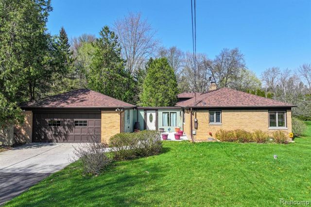 6214 Hugh Street, Burton, MI 48509
